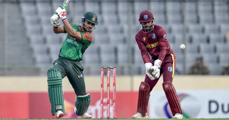 নাজমুল হোসেন শান্তর ব্যাটিং করার মুহূর্ত